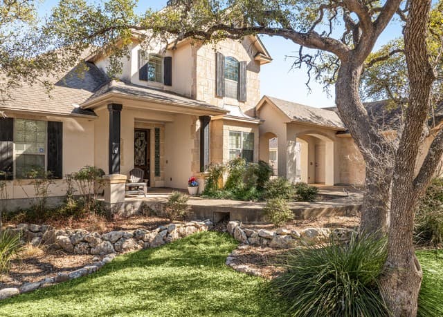 5-bedroom rental at 499 River Way in Spring Branch, TX — photo 3