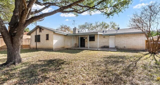 3-bedroom rental at 7934 Sunflower in San Antonio, TX — photo 3