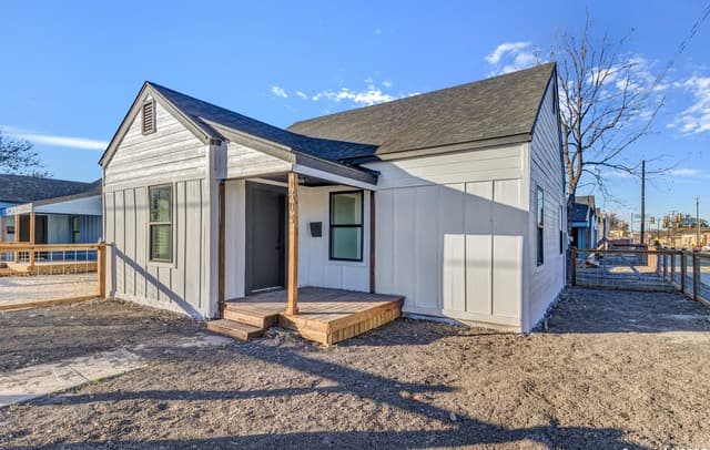 rental at 13919 Brook Hollow Blvd in San Antonio, TX — photo 5