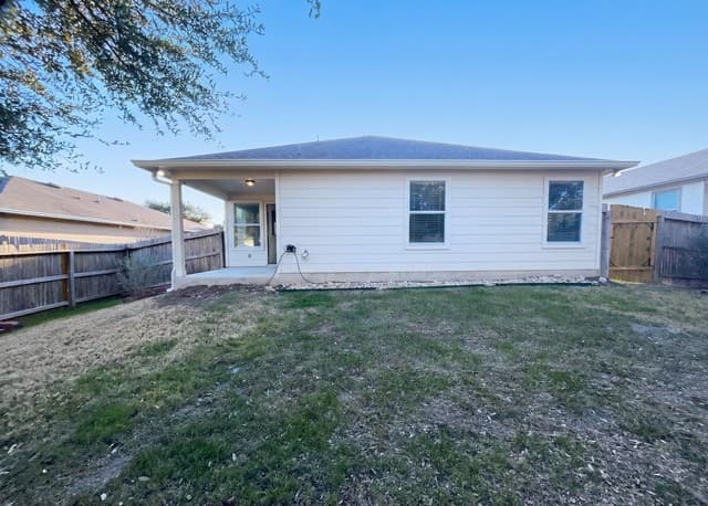 3-bedroom rental at 16114 Julep Chase in Selma, TX — photo 5