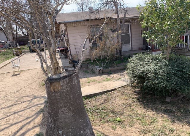 2-bedroom rental at 4254 Twin Vly in Von Ormy, TX — photo 2