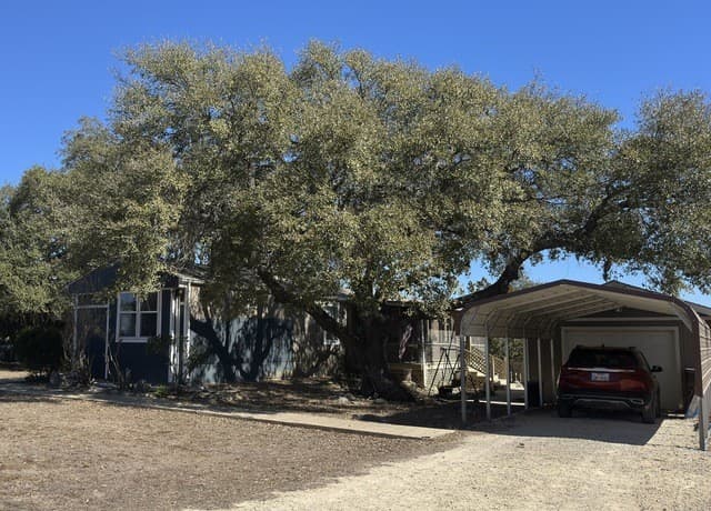 3-bedroom rental at 261 Pr 1514 in Bandera, TX — photo 2