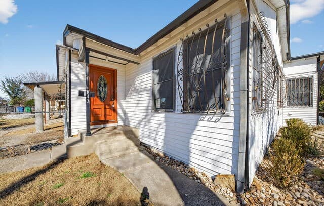 4-bedroom rental at 843 Hoover Ave in San Antonio, TX — photo 5