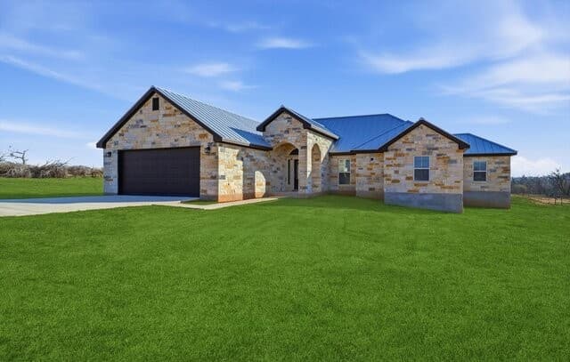4-bedroom rental at 14674 Silesia Dr in St Hedwig, TX — photo 2