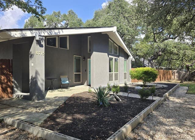 3-bedroom rental at 8715 Post Oak in San Antonio, TX — photo 3