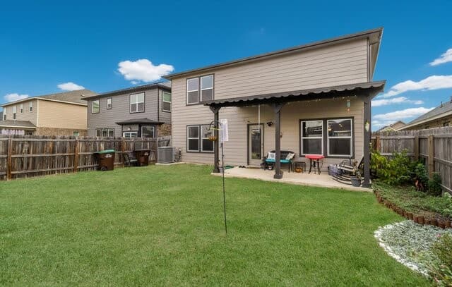 4-bedroom rental at 11315 Edelweiss in San Antonio, TX — photo 3