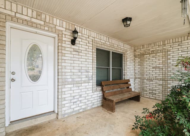 4-bedroom rental at 8435 Timber Belt in San Antonio, TX — photo 2