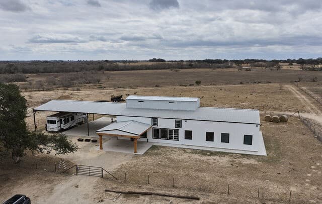 7-bedroom rental at 3169 Schuettig in Poteet, TX — photo 3