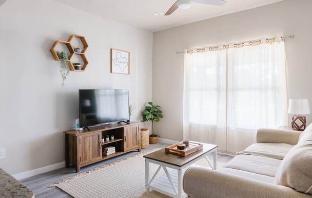 3-bedroom rental at 1007 Virginia Blvd in San Antonio, TX — photo 3