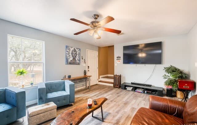 4-bedroom rental at 1655 Eichman Rd in Poteet, TX — photo 5