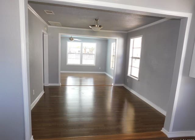 Home for sale at 417 E Huff Ave in San Antonio, TX — photo 2