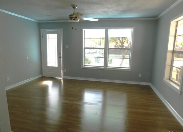 Home for sale at 417 E Huff Ave in San Antonio, TX — photo 4