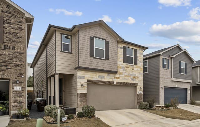 5-bedroom rental at 14839 Vance Jackson #312 Unit 312 in San Antonio, TX — photo 2
