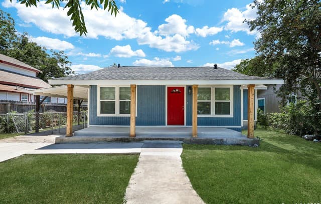 4-bedroom rental at 1938 W Ashby Pl in San Antonio, TX — photo 2