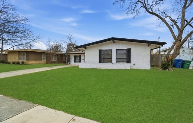 2-bedroom rental at 351 Rexford Dr in San Antonio, TX — photo 5