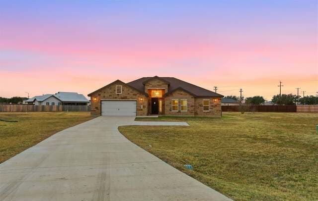 3-bedroom rental at 100 W Short Meadow in Lytle, TX — photo 2