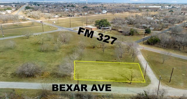 rental at 210 Bexar in Elmendorf, TX — photo 4