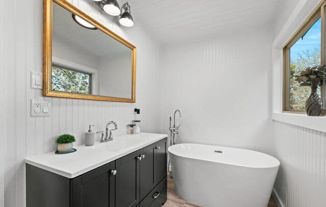 2-bedroom rental at 9055 Rebecca Creek Rd in Spring Branch, TX — photo 5