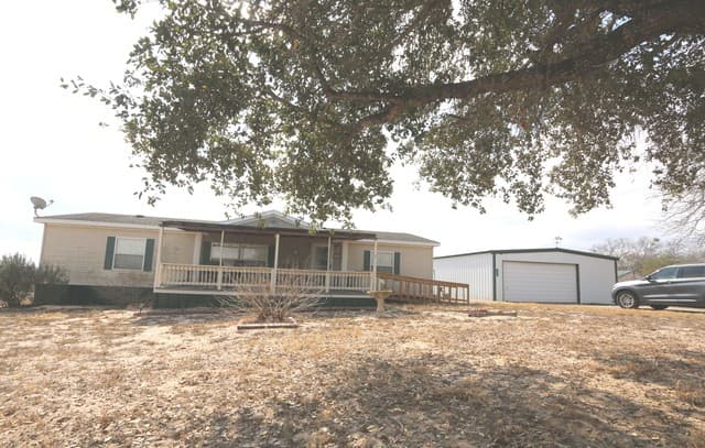 3-bedroom rental at 133 Oak View in La Vernia, TX — photo 1