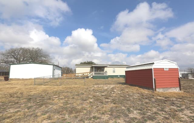 3-bedroom rental at 133 Oak View in La Vernia, TX — photo 4
