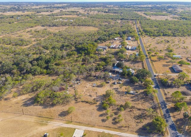 rental at 21190 Ernst in Somerset, TX — photo 5