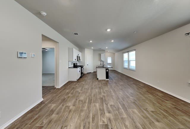 3-bedroom rental at 10516 Pomme in San Antonio, TX — photo 3