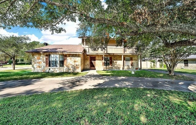 4-bedroom rental at 603 N Rachel St in Falls City, TX — photo 1