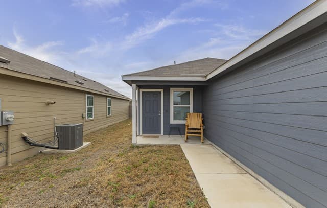 3-bedroom rental at 14632 Cregg Mill in San Antonio, TX — photo 4