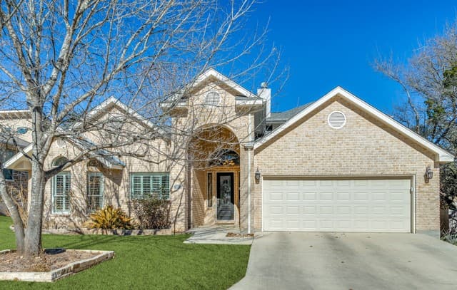 4-bedroom rental at 16502 Loma Landing in Helotes, TX — photo 2