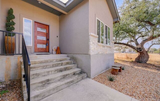 3-bedroom rental at 135 Pat Dolan in Blanco, TX — photo 2