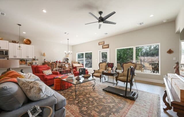 3-bedroom rental at 135 Pat Dolan in Blanco, TX — photo 3