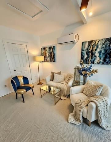1-bedroom rental at 711 S Trinity St in San Antonio, TX — photo 2