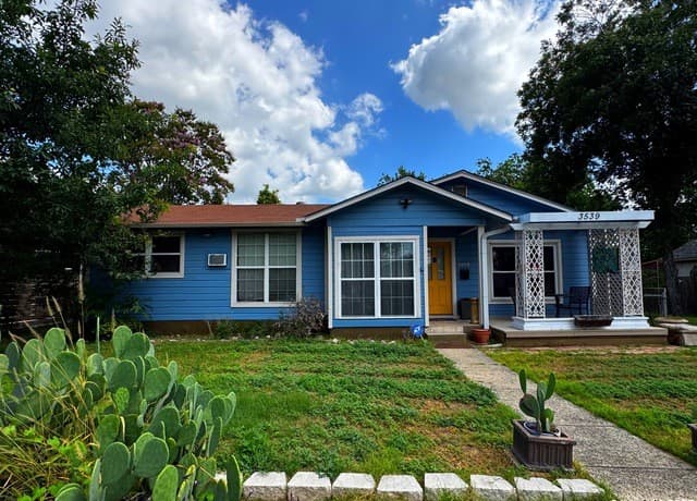 Home for sale at 715 S Trinity St in San Antonio, TX — photo 1