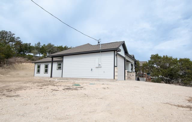 3-bedroom rental at 2962 Contour in Spring Branch, TX — photo 3