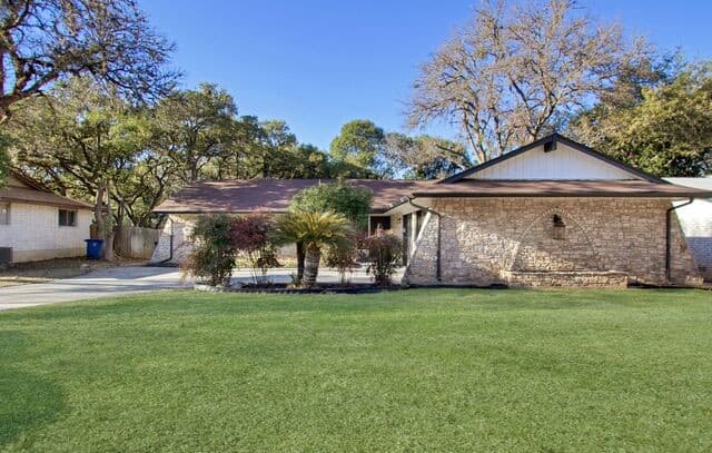 3-bedroom rental at 8403 Brixton in San Antonio, TX — photo 2