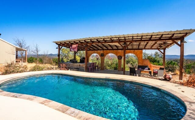 3-bedroom rental at 1079 County Road 357 in Utopia, TX — photo 4