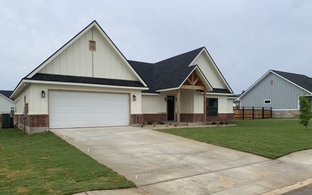 4-bedroom rental at 109 W Magnolia Cir in La Vernia, TX — photo 1