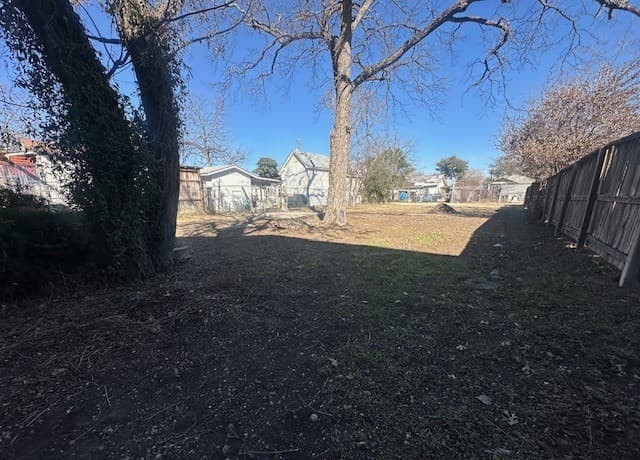 3-bedroom rental at 1107 Burnet in San Antonio, TX — photo 4