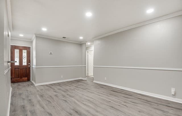 4-bedroom rental at 5230 Village in San Antonio, TX — photo 5