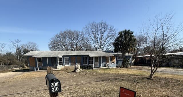 3-bedroom rental at 312 Ligustrum in San Antonio, TX — photo 2
