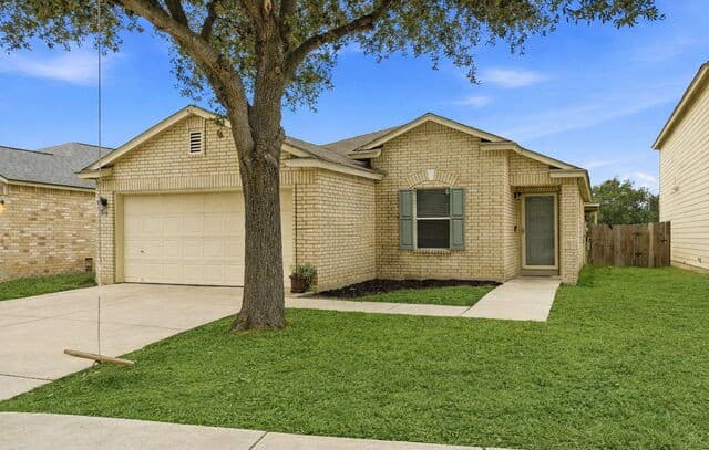3-bedroom rental at 5018 Green Post in San Antonio, TX — photo 2