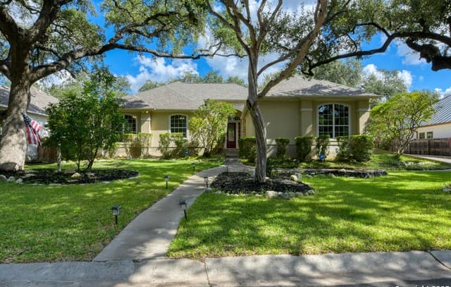 4-bedroom rental at 6811 Lendell St in San Antonio, TX — photo 2