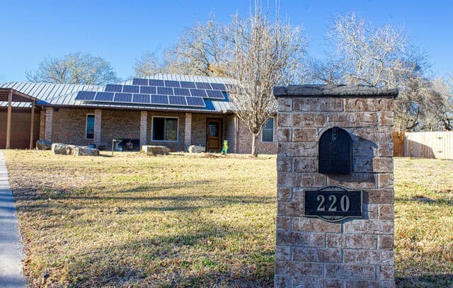 4-bedroom rental at 220 Eagle Nest in Pleasanton, TX — photo 4