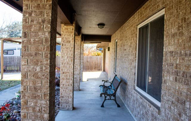 4-bedroom rental at 220 Eagle Nest in Pleasanton, TX — photo 5