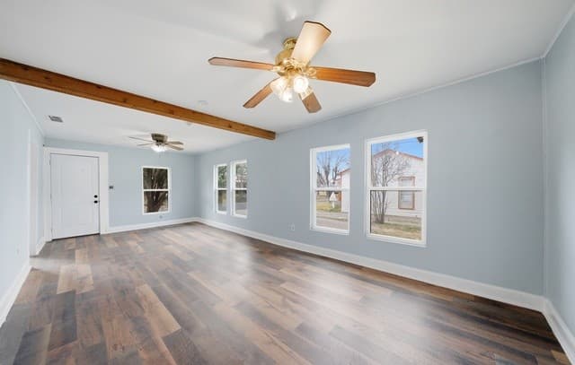 3-bedroom rental at 1521 B Street in Floresville, TX — photo 5