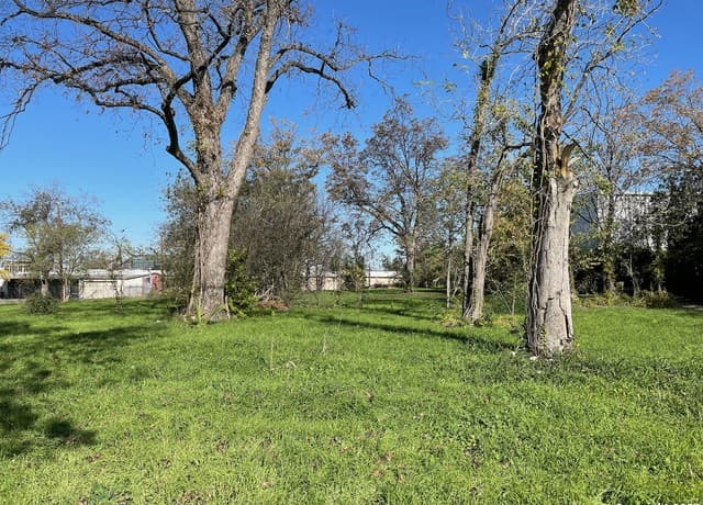 rental at 1038 Dawson St in San Antonio, TX — photo 3