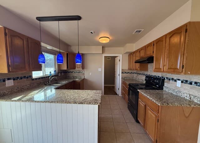 4-bedroom rental at 3730 La Sabre in San Antonio, TX — photo 4
