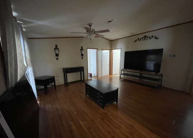 3-bedroom rental at 311 E Frio St in Dilley, TX — photo 2