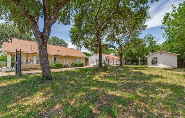 3-bedroom rental at 1503 Chihuahua in San Antonio, TX — photo 1