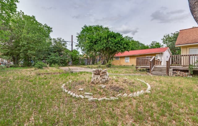 3-bedroom rental at 1503 Chihuahua in San Antonio, TX — photo 5